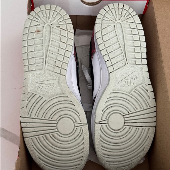 Nike Dunk Low SE 1 Tartan Plaid Shoes - Picture 5 of 6